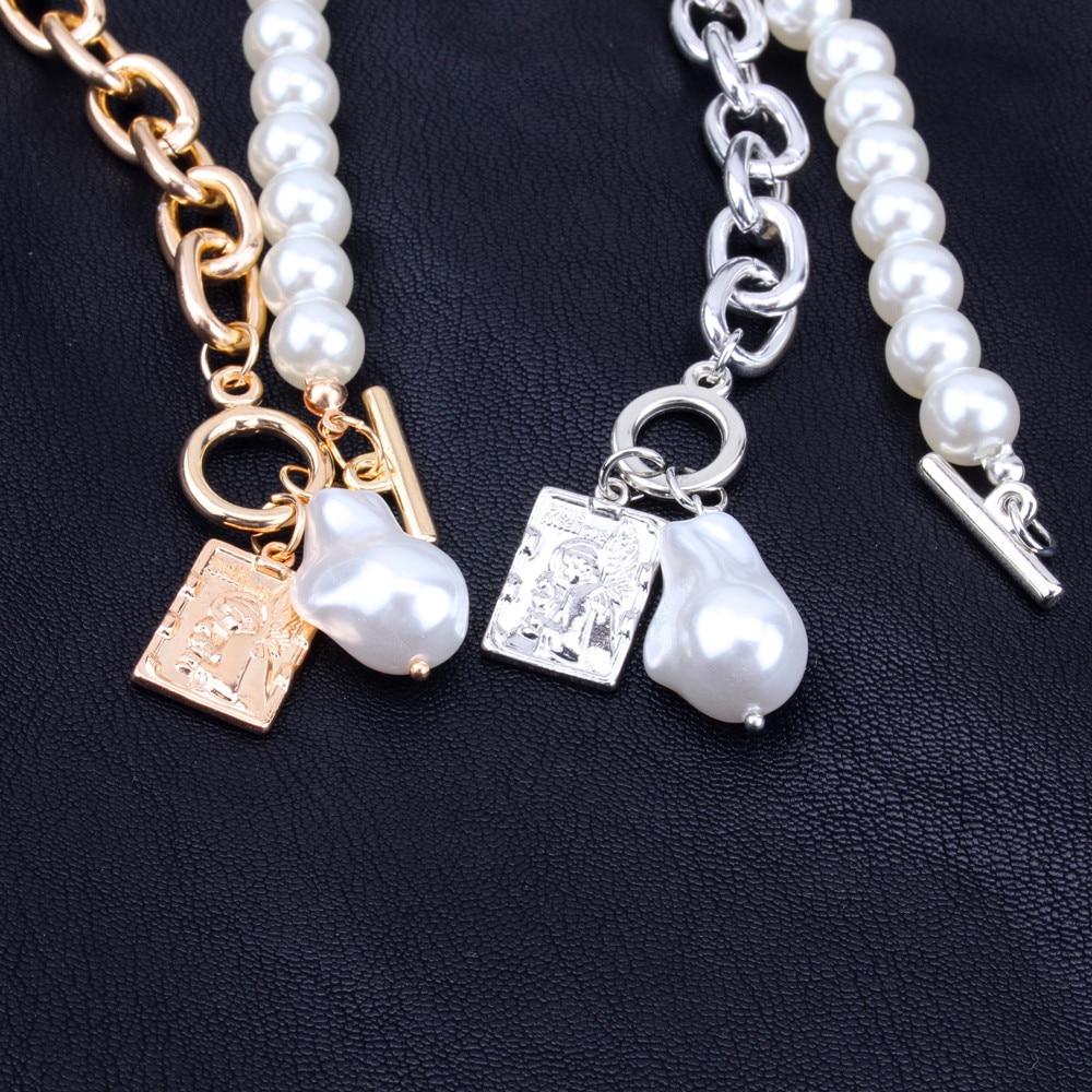 Pearls Decorated Women's Necklace